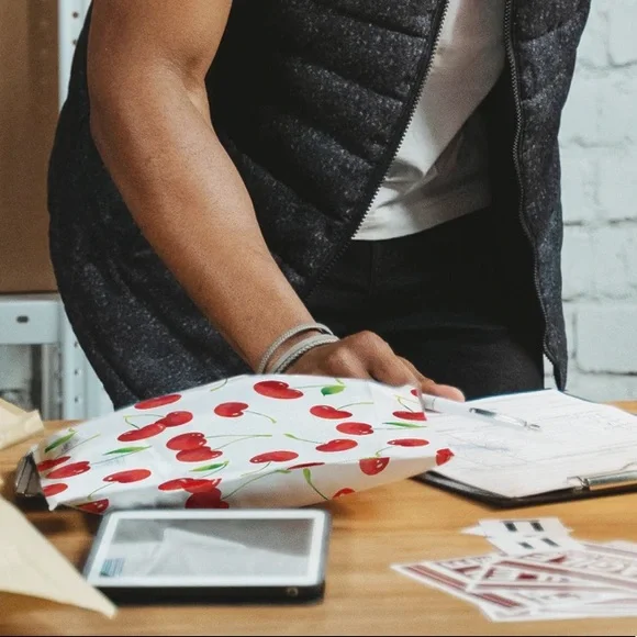 25 10X13 Poly Mailers, Cherry Shipping Envelopes PRICE IS FIRM - Picture 9 of 14